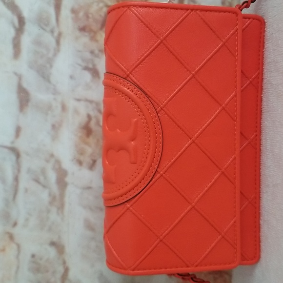 New Tory Burch Fleming Soft Chain Wallet - Picture 3 of 14